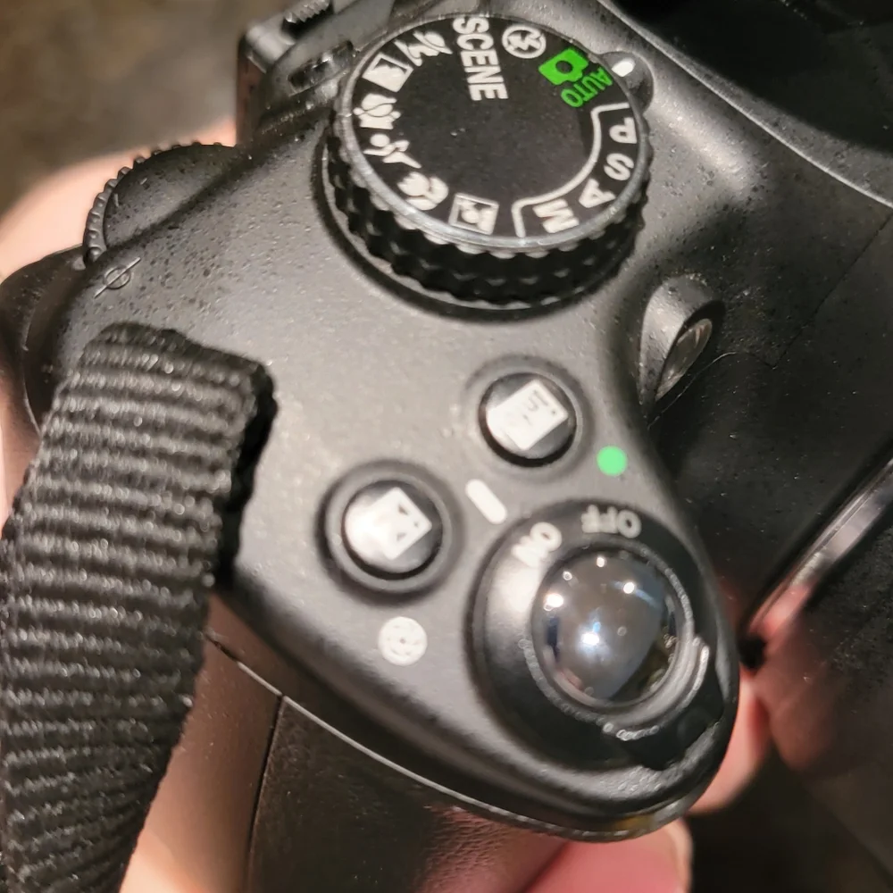 Nikon D5000 AF-S Nikkor 18-55mm Camera